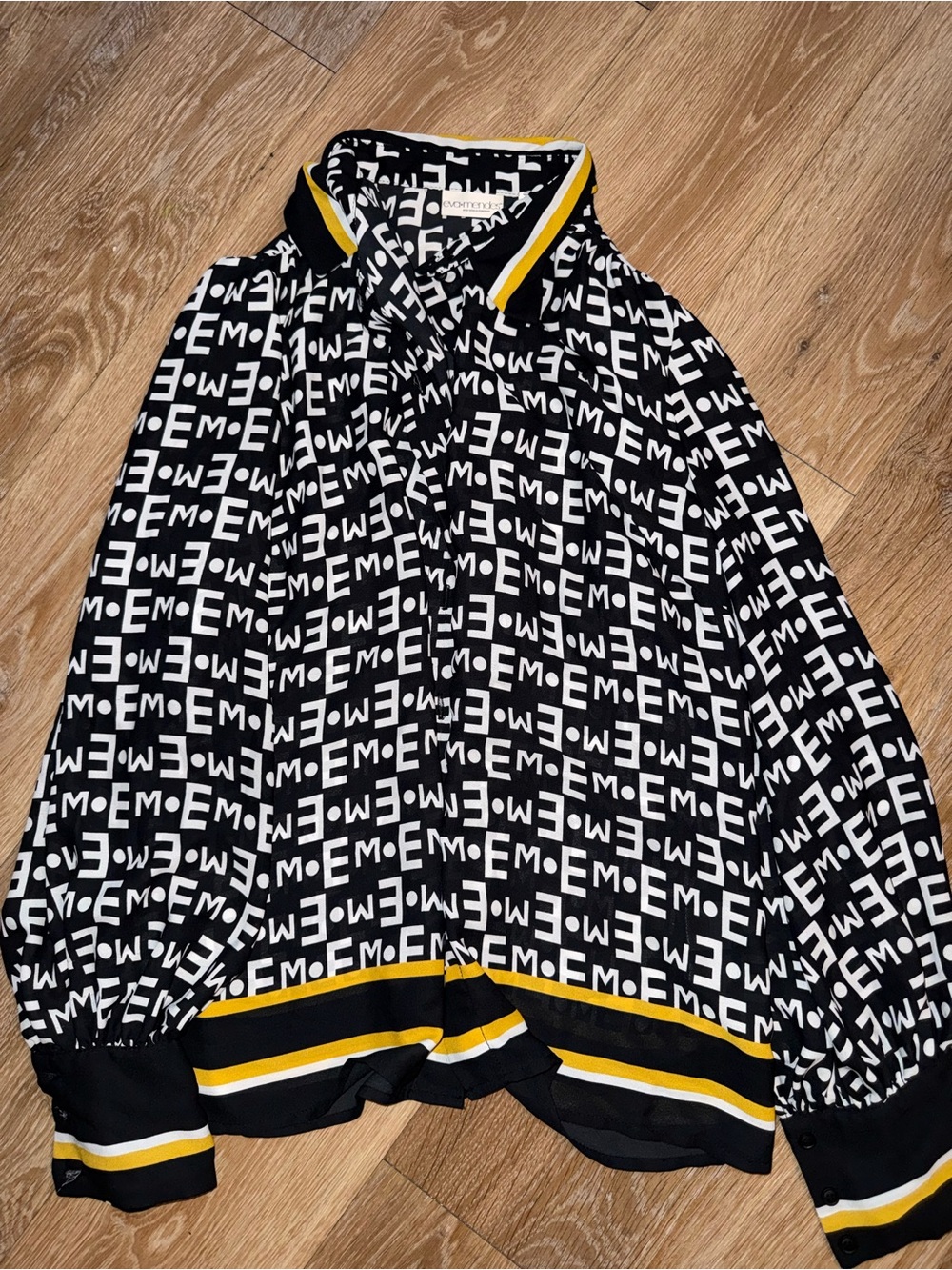 Eva Mendes Black & White Graphic Print Top with Yellow Trim